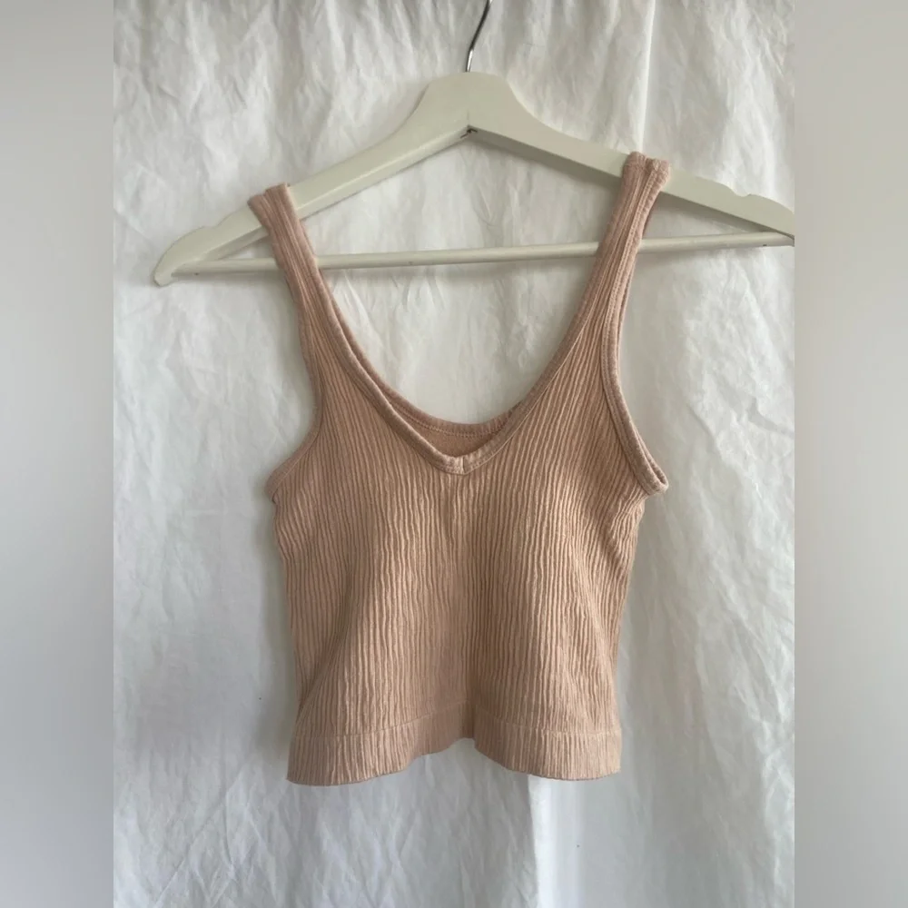 Urban Outfitters Out From Under Drew Seamless top Size Medium - Picture 2 of 11